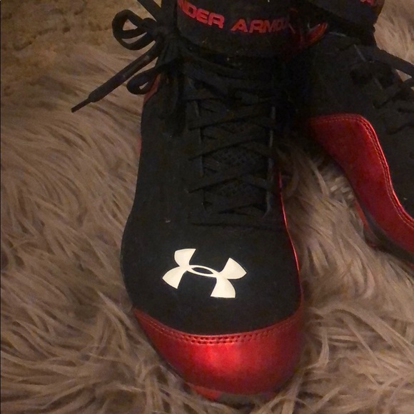 Under Armour Cleats - Picture 4 of 4
